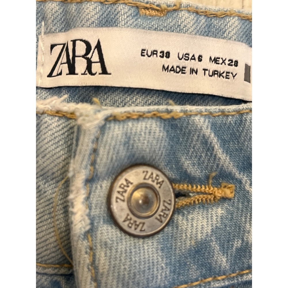 Zara Women Light Wash High Rise Distressed Denim Shorts Size 6 Side Slit‎ Frayed